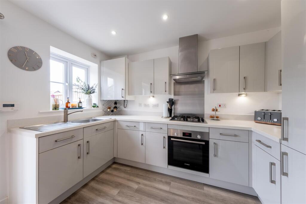 7 Daffodil Lane-002.jpg