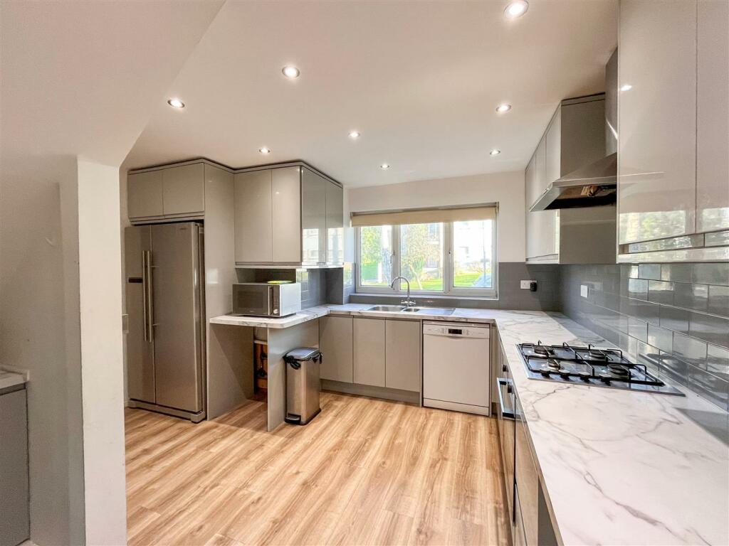kitchen 2.jpg