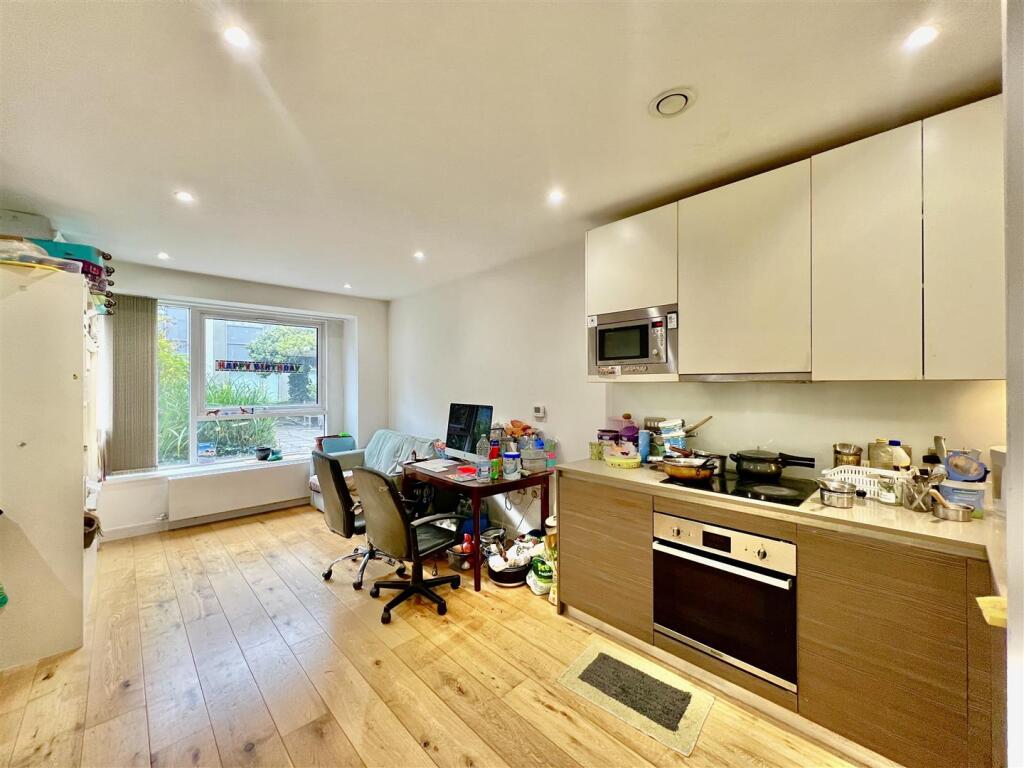 Kitchen/ Lounge