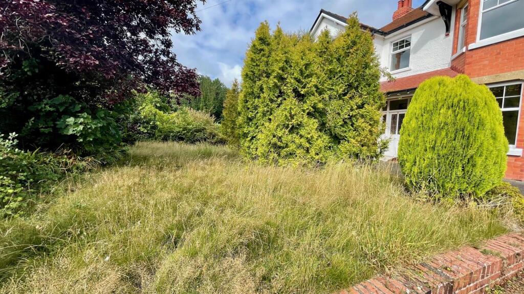 FRONT GARDEN