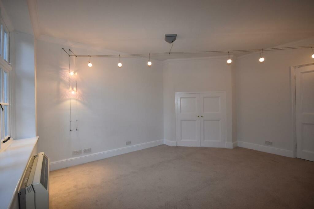 Bedroom  1.JPG
