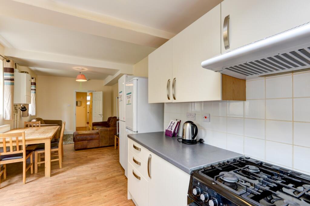 14  Bernard Road Kitchen (2)