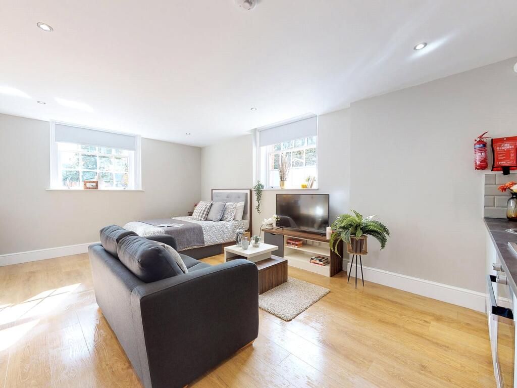 Apt 4, 19 Springfield Mount #272587