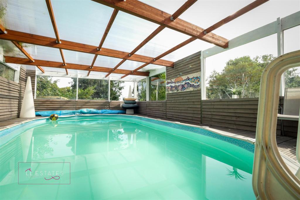 Pool.jpg