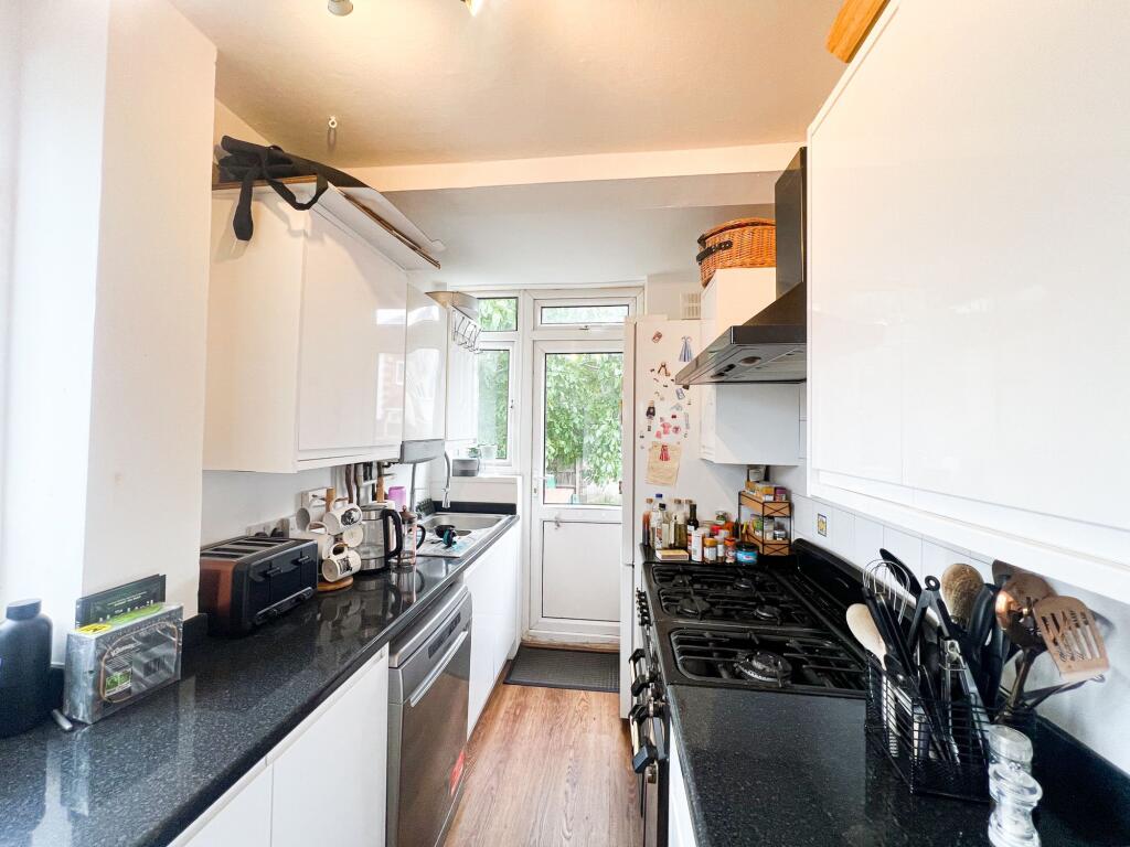 Eaton Rise E11