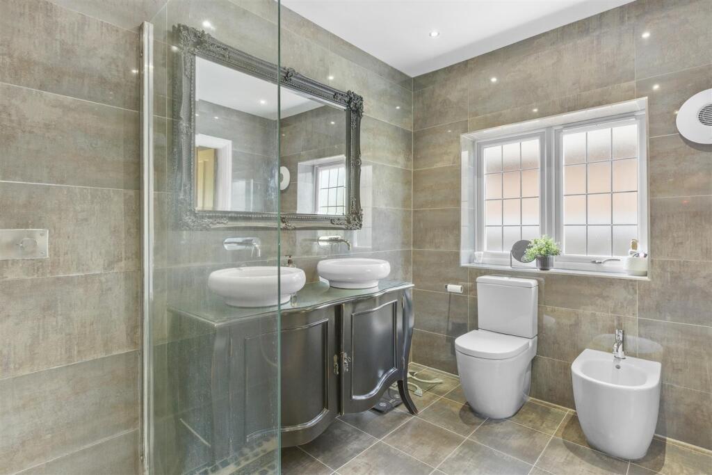 23 Marlow Road, HP11 1TA-6.jpg