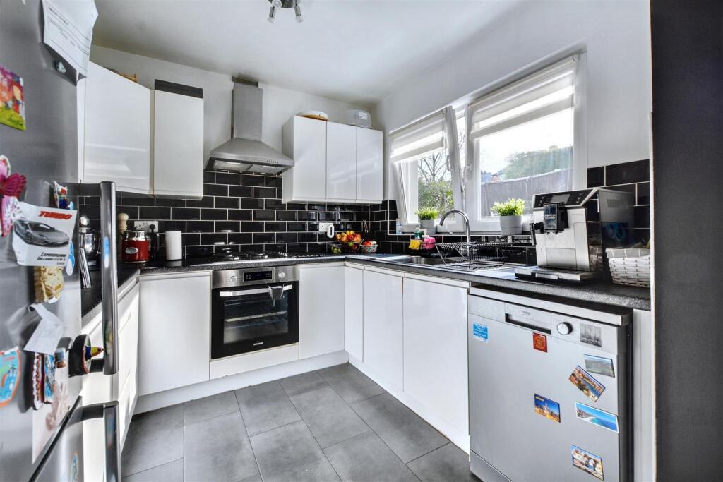 Kitchen_2.jpeg