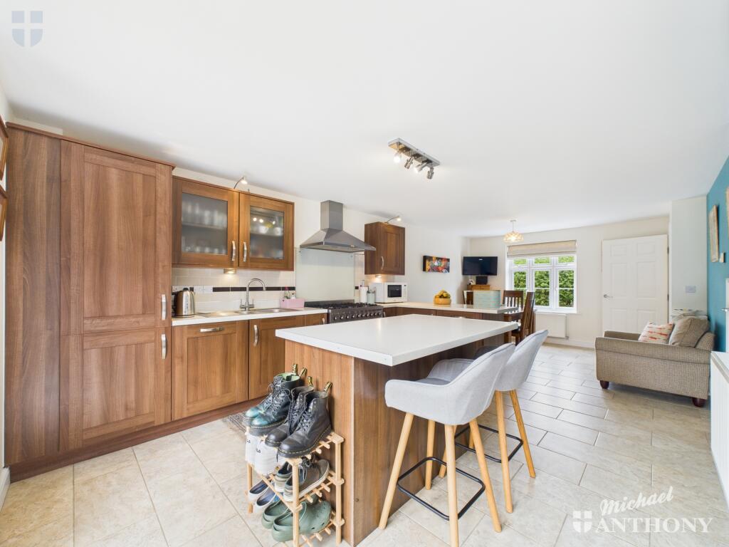 CAM03218G0-PR0735-STILL004