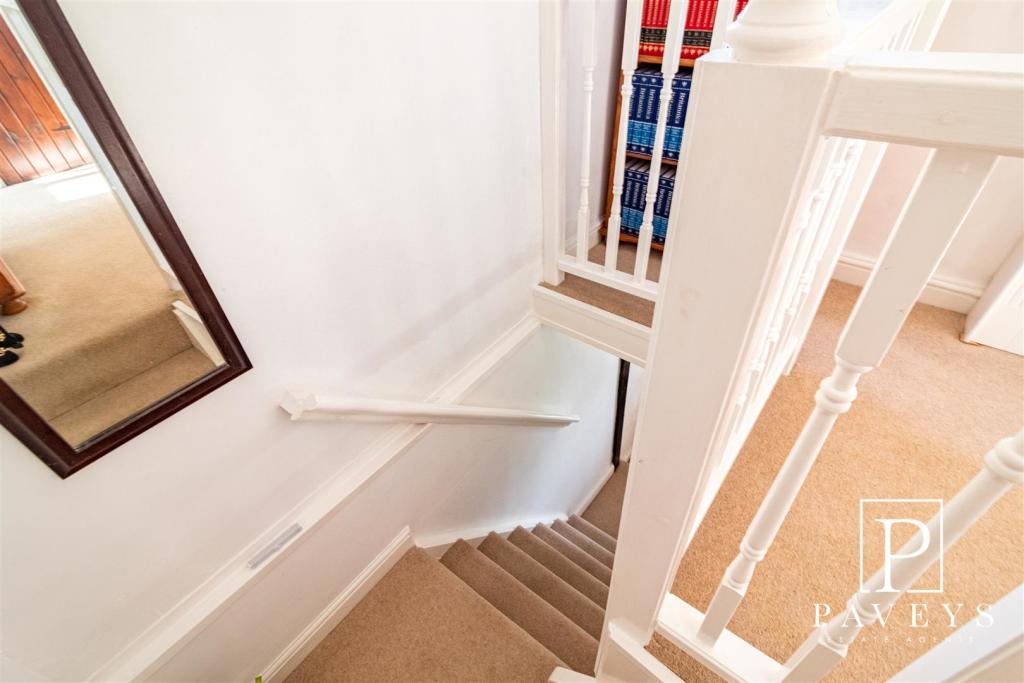 FIRST FLOOR LANDING