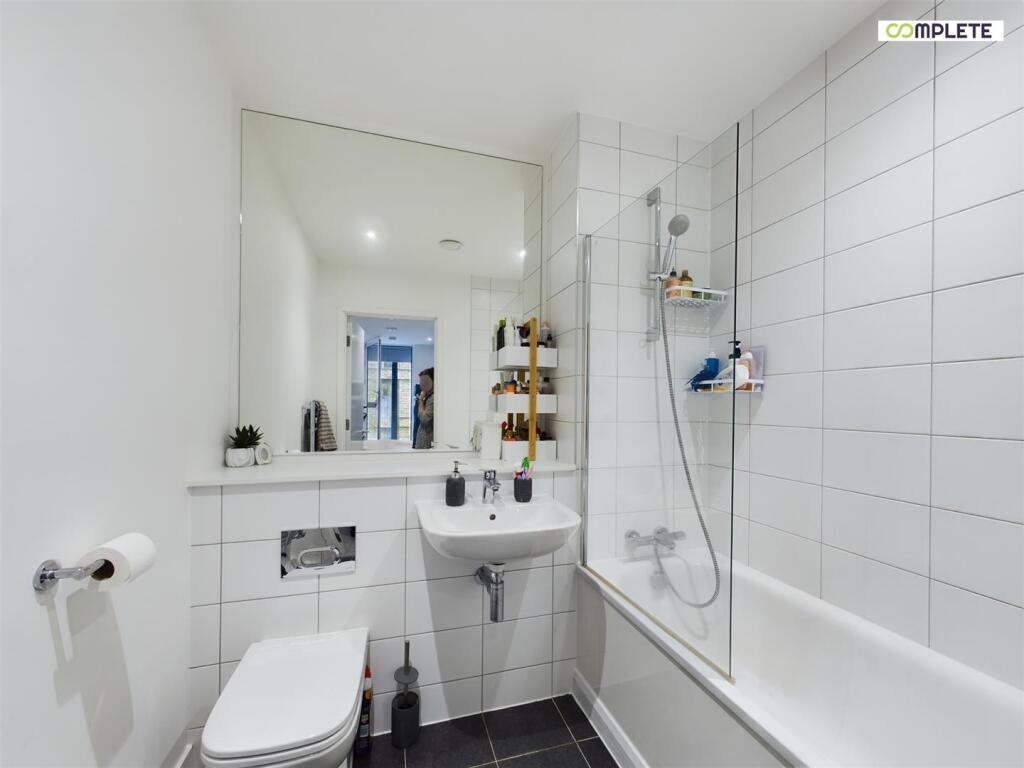 CAM01231G0-PR0053-STILL017