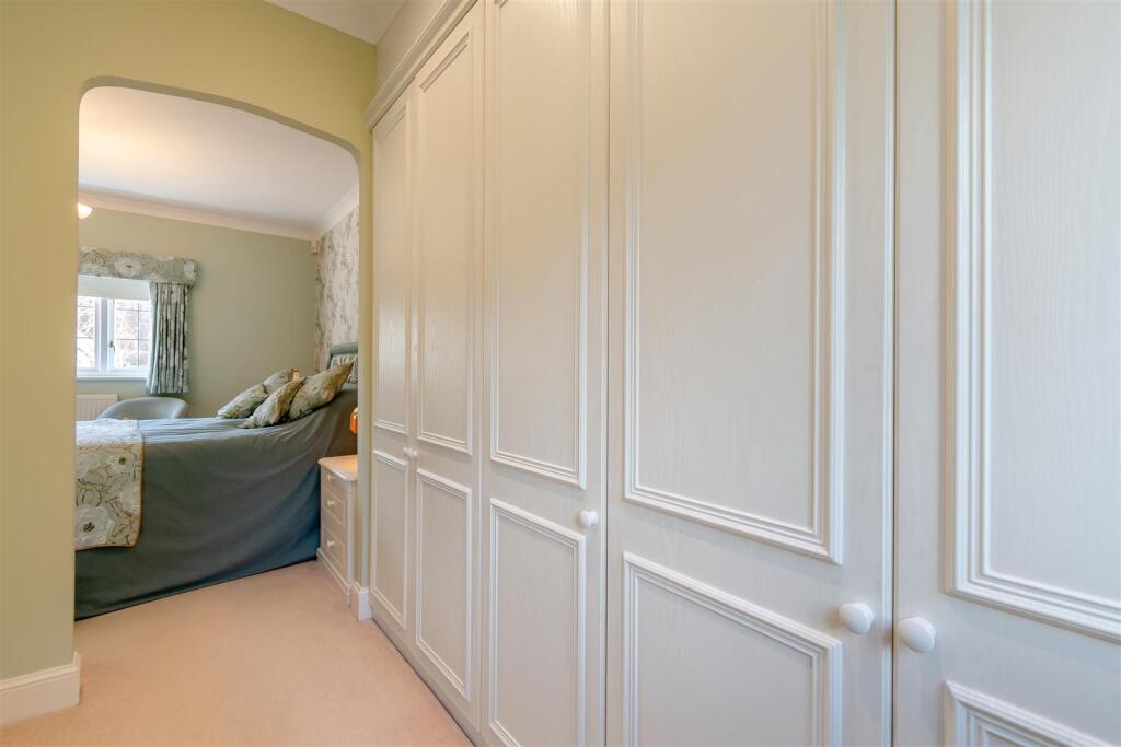 8634113-interior34.jpg