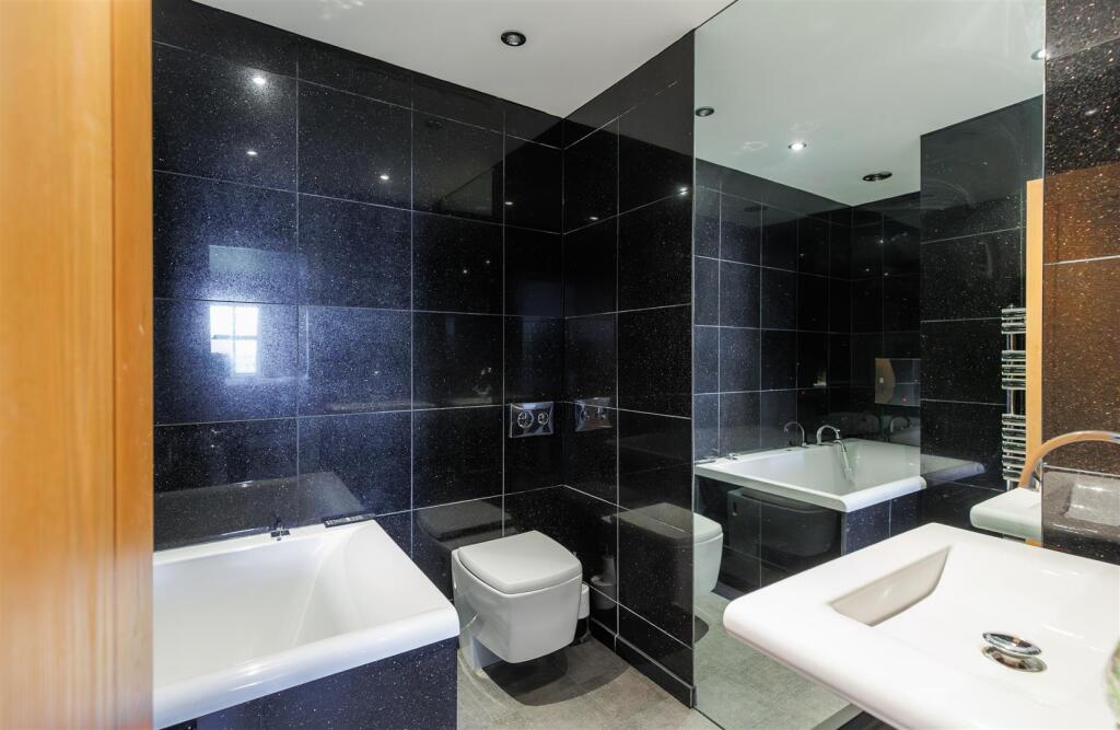 Bathroom En-Suite