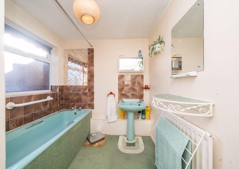 GROUND FLOOR BATHROOM