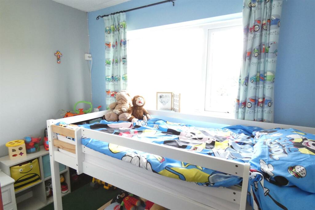 BEDROOM 4