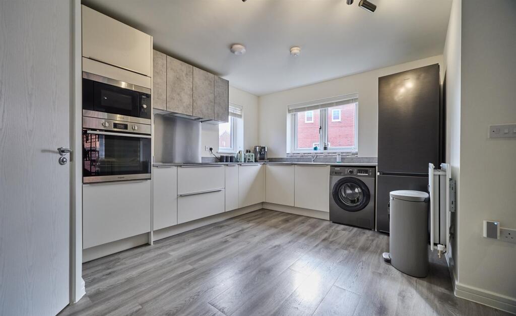 Fitted dining kitchen area to front