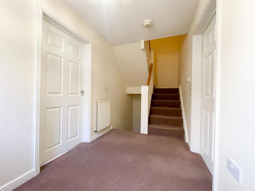 STAIRS RISING TO FIRST FLOOR LANDING