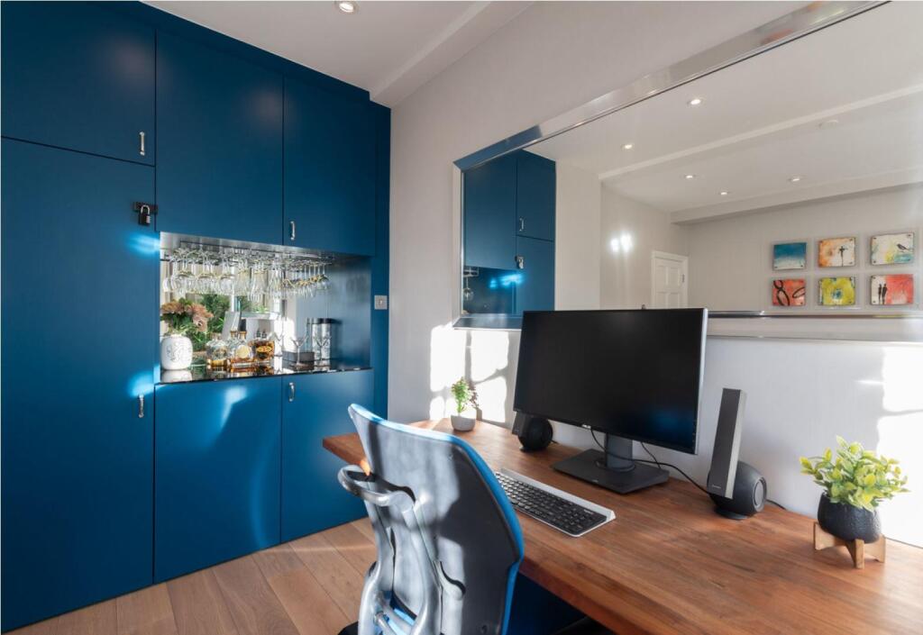 Living Room 3_HG.JPG