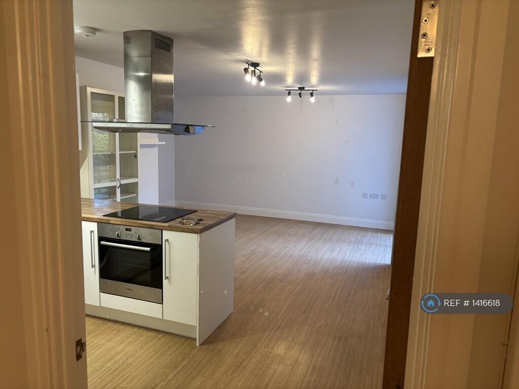 Kitchen &amp; Lounge