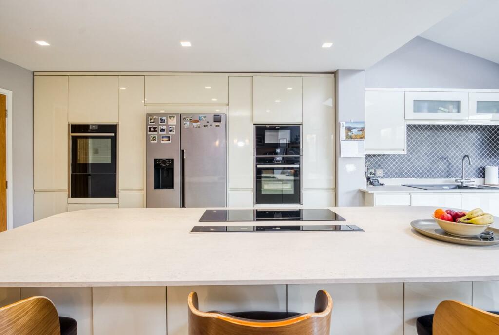 34 Cleeve drive - Mark Templer X PhotoCB 35.jpg