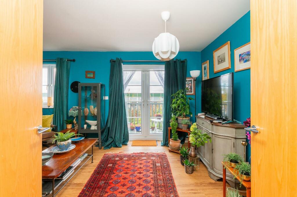 8B8SHD - Living Room E.jpg