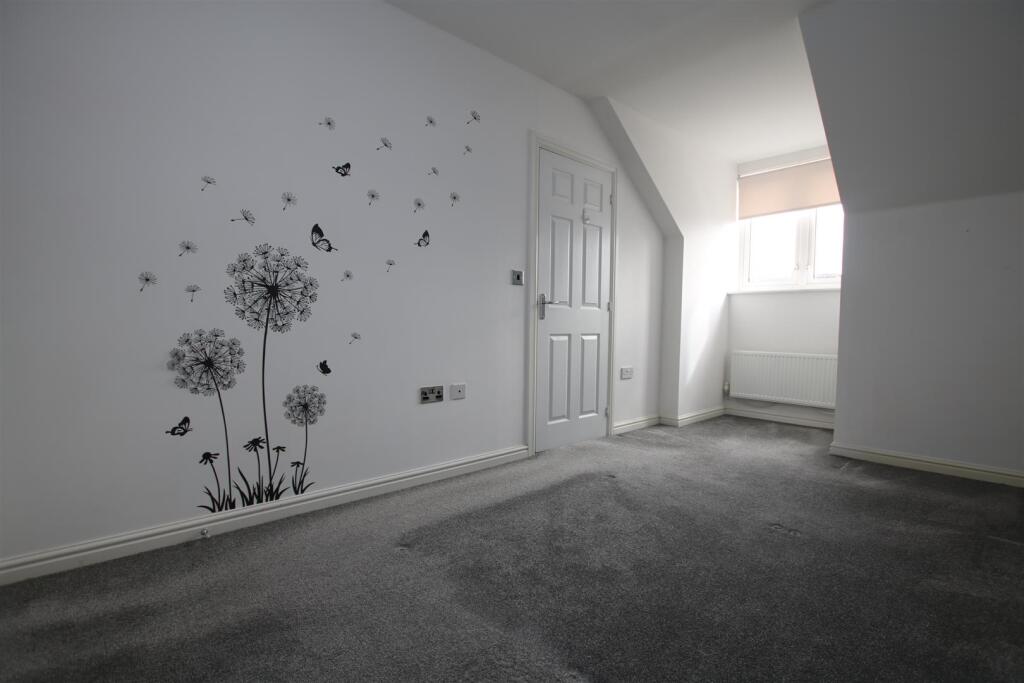 Bedroom 1.1.JPG