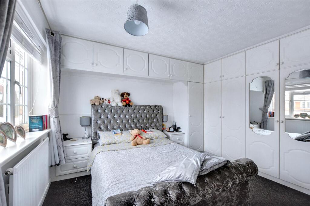 Bedroom 1_2.jpeg
