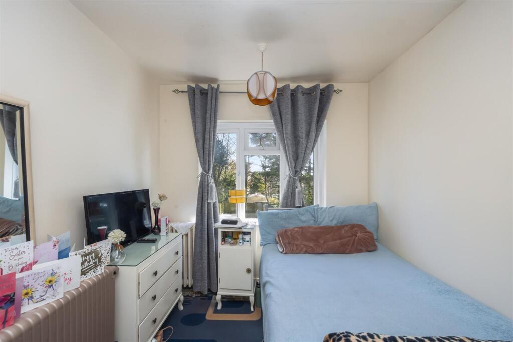 King George VI Dr 17 BED 2A.jpeg