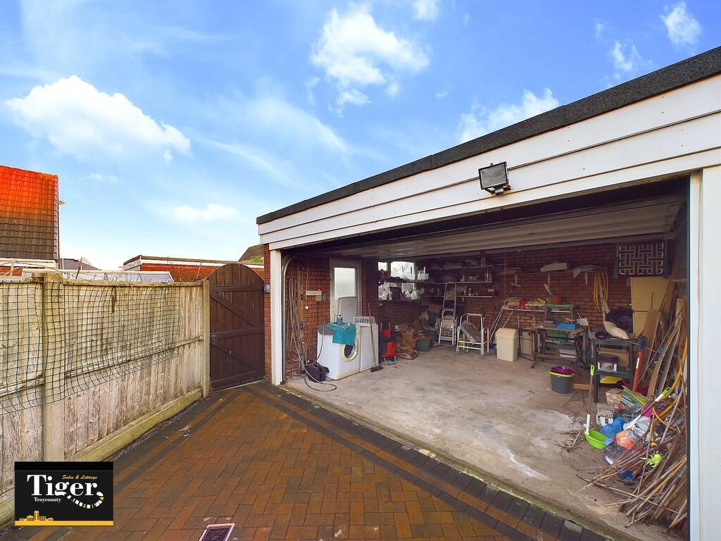 CAM02176G0-PR0453...