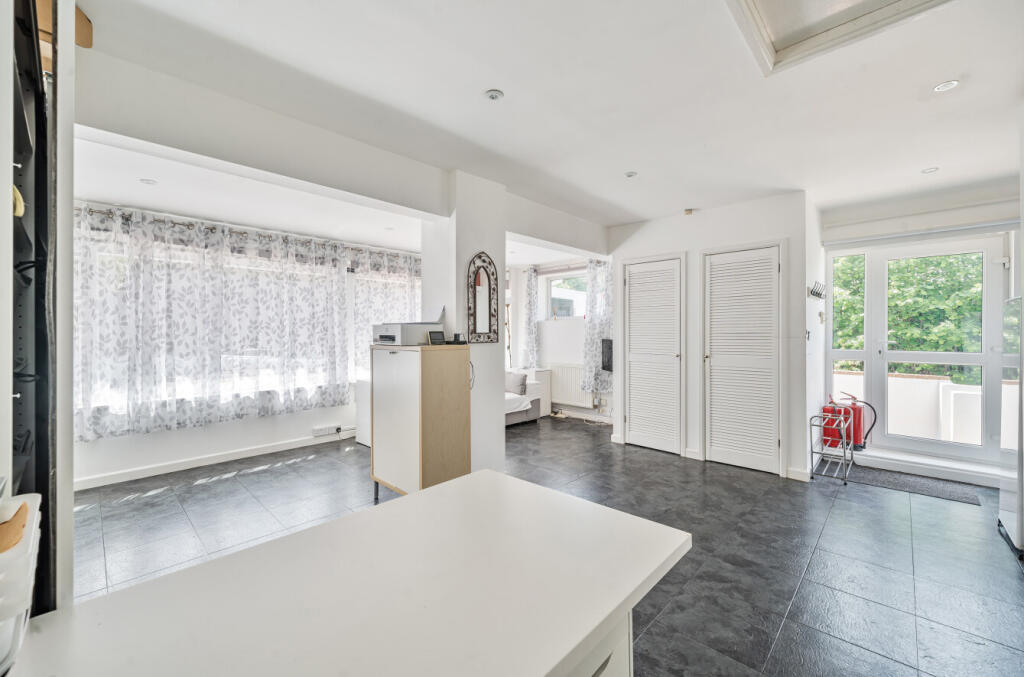 1284104-75-682b5a...