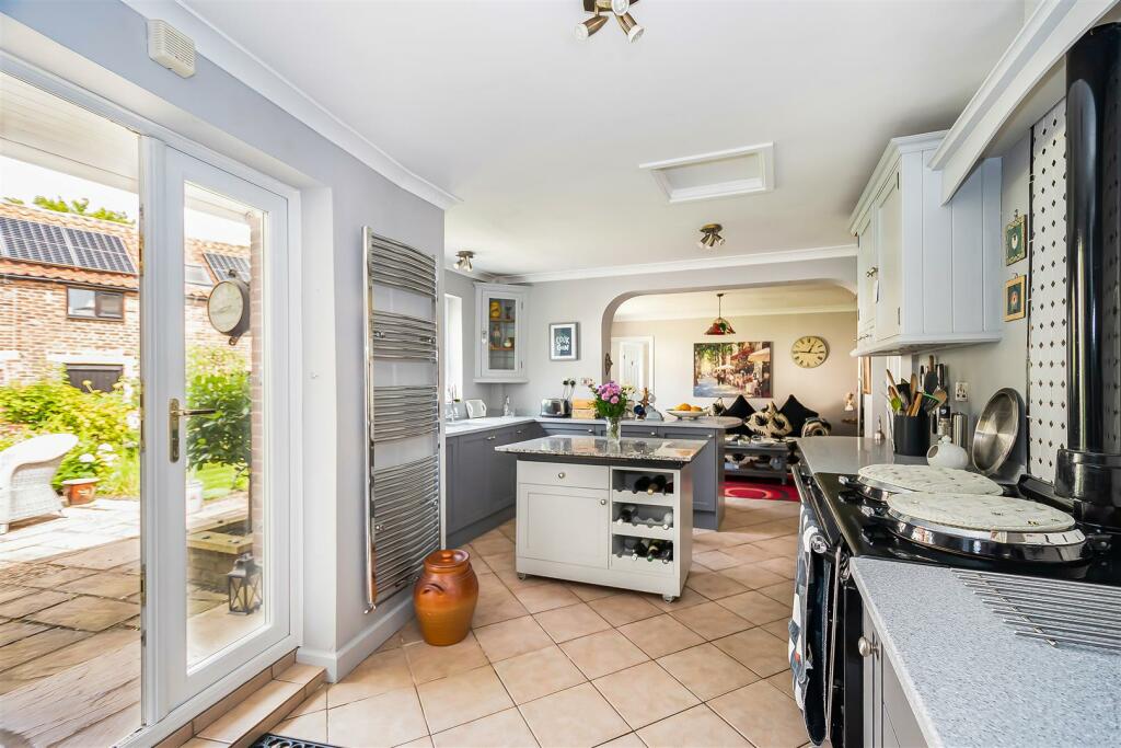 LIVING KITCHEN