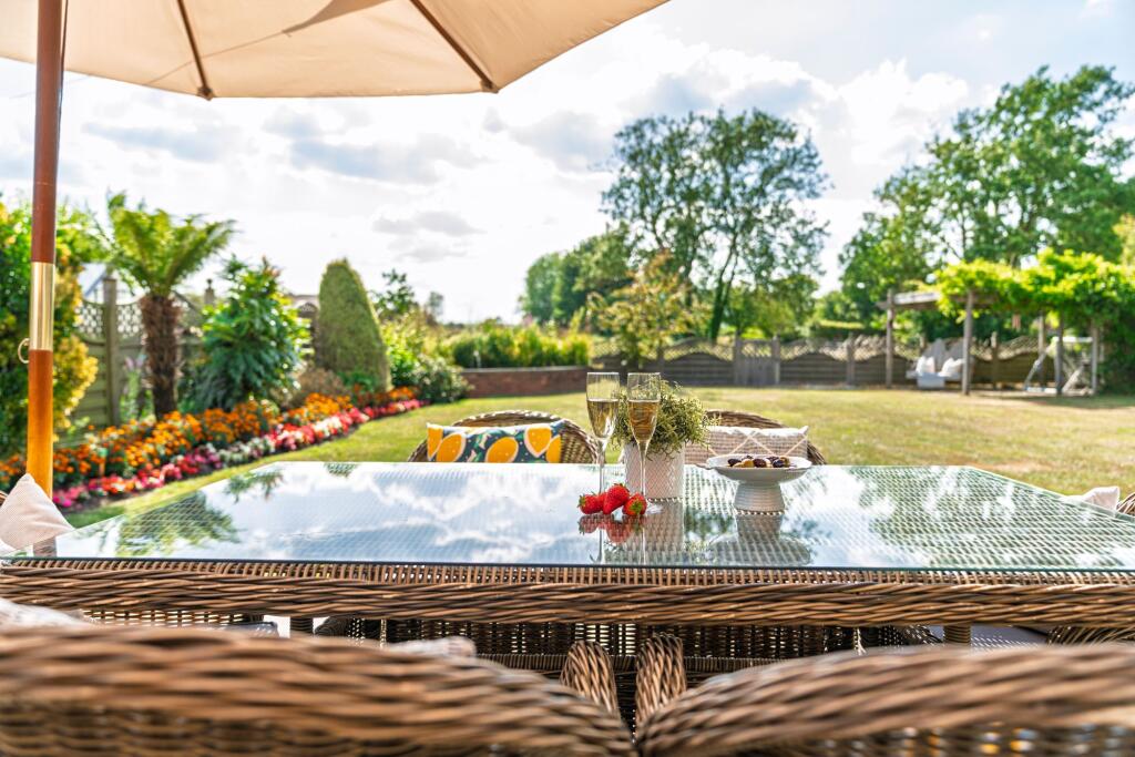 Alfresco dining