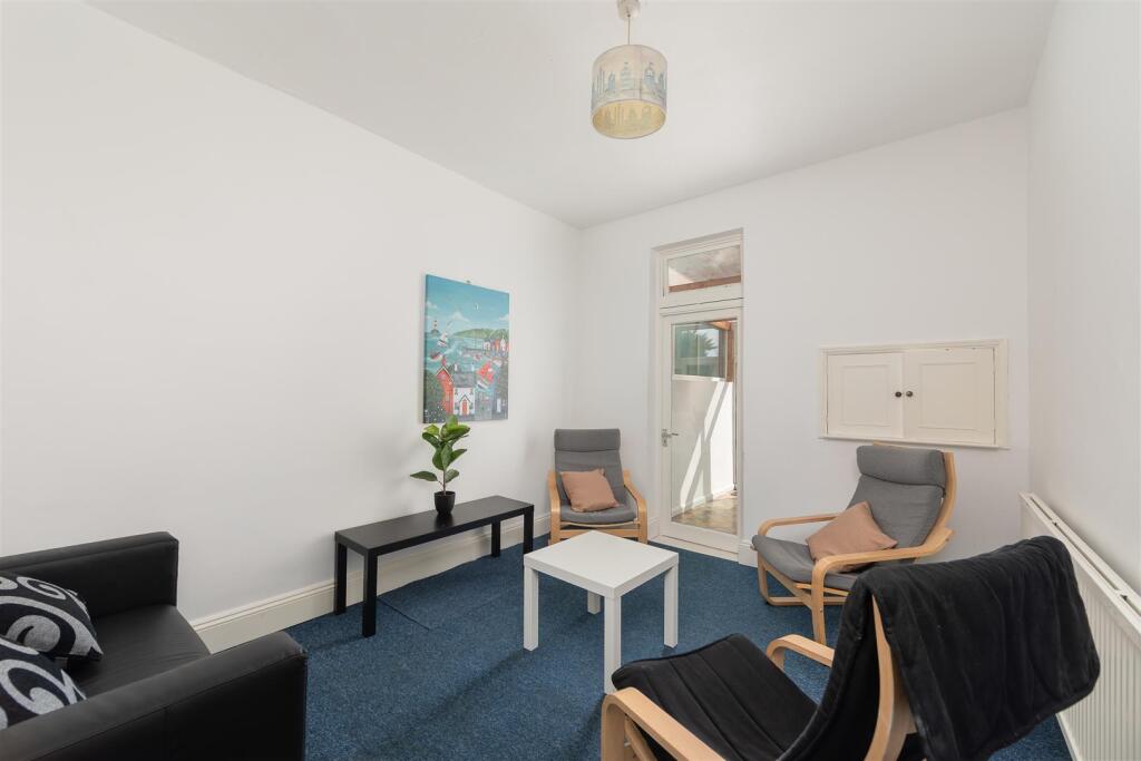 10 Shaftesbury Ave -8.jpg