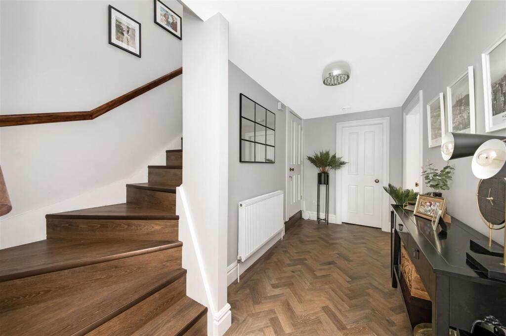 LOWER GROUND FLOOR HALLWAY