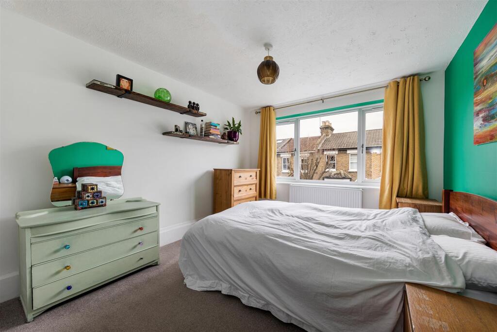 Woodville Road E17