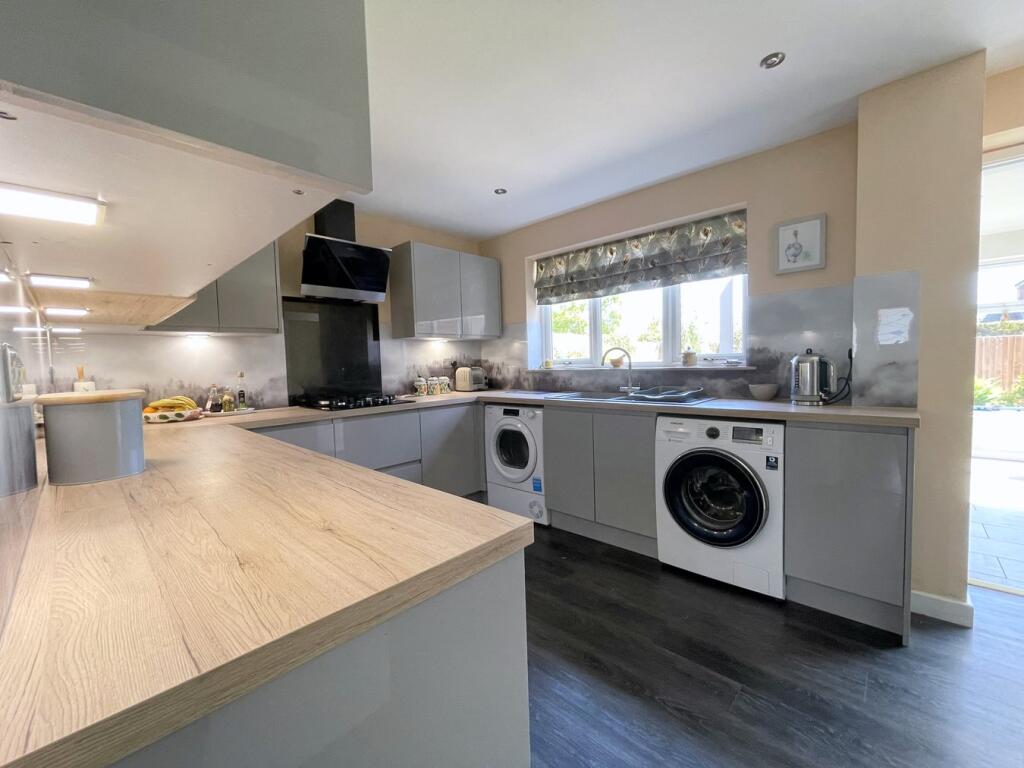 Fitted Kitchen/Breakfast Room