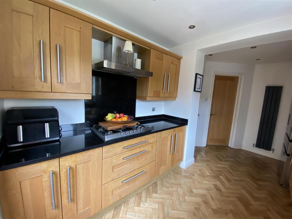Kitchen: