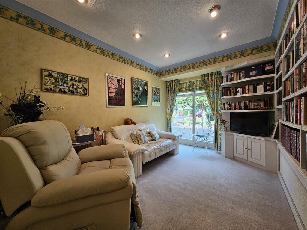 Sitting Room / Bedroom 4
