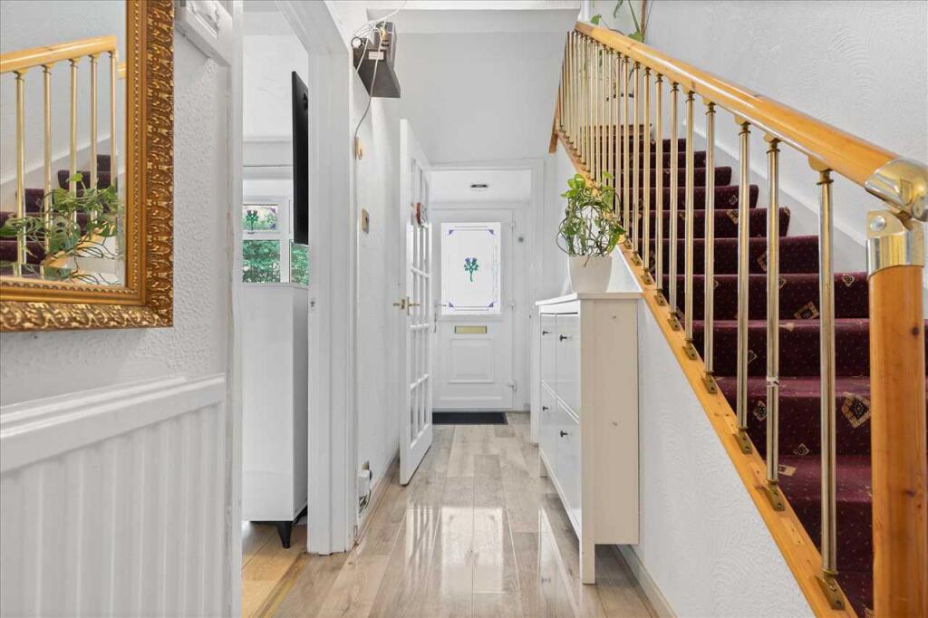 Entrance Hallway (3)