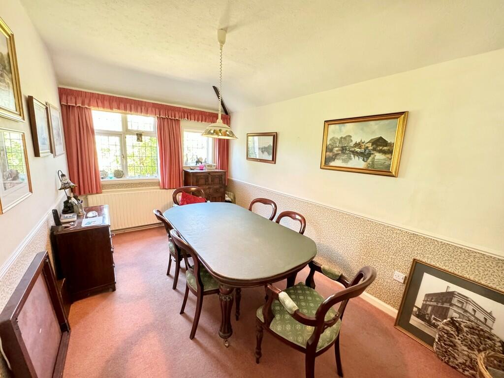 Tuts Cottage Dini...
