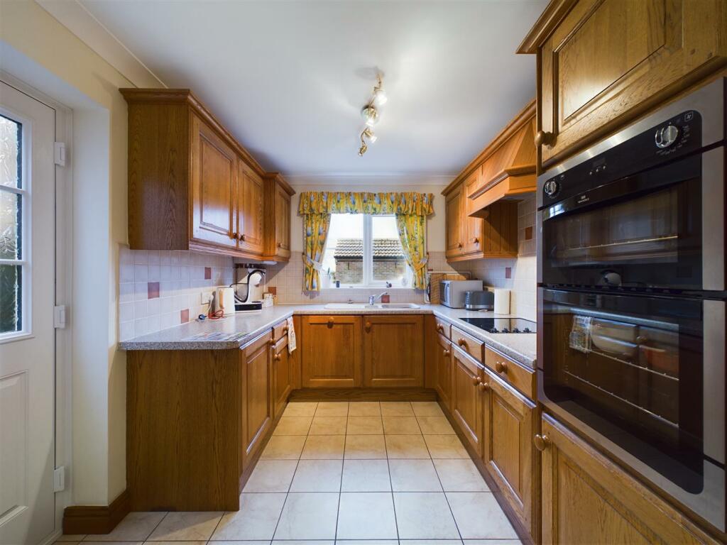 KITCHEN/ DINER