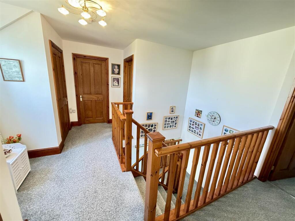 Spacious galleried landing