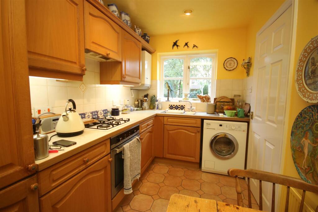 FITTED KITCHEN/DINER: PIC. 2