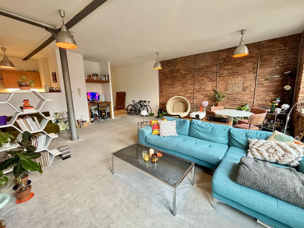 Living Area (6)