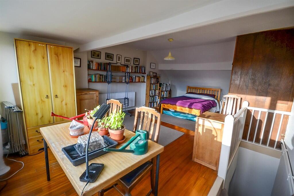 5 West End Villas...