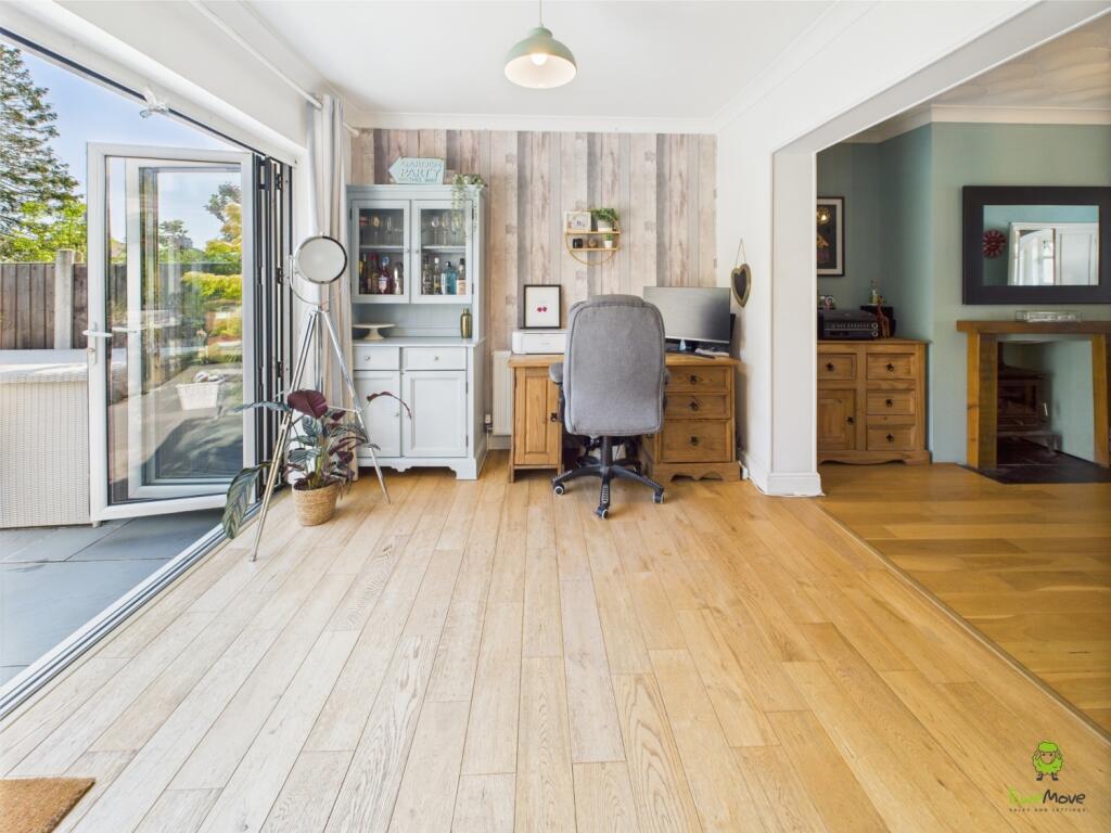 CAM03779G0-PR0229-STILL014