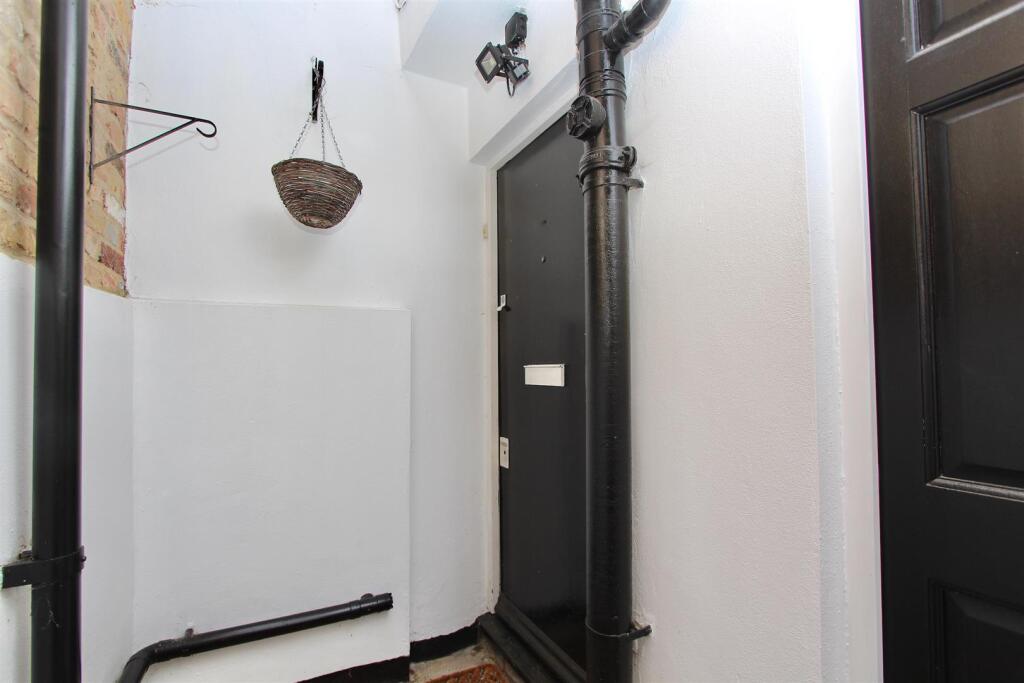 Shakespeare Walk., N16