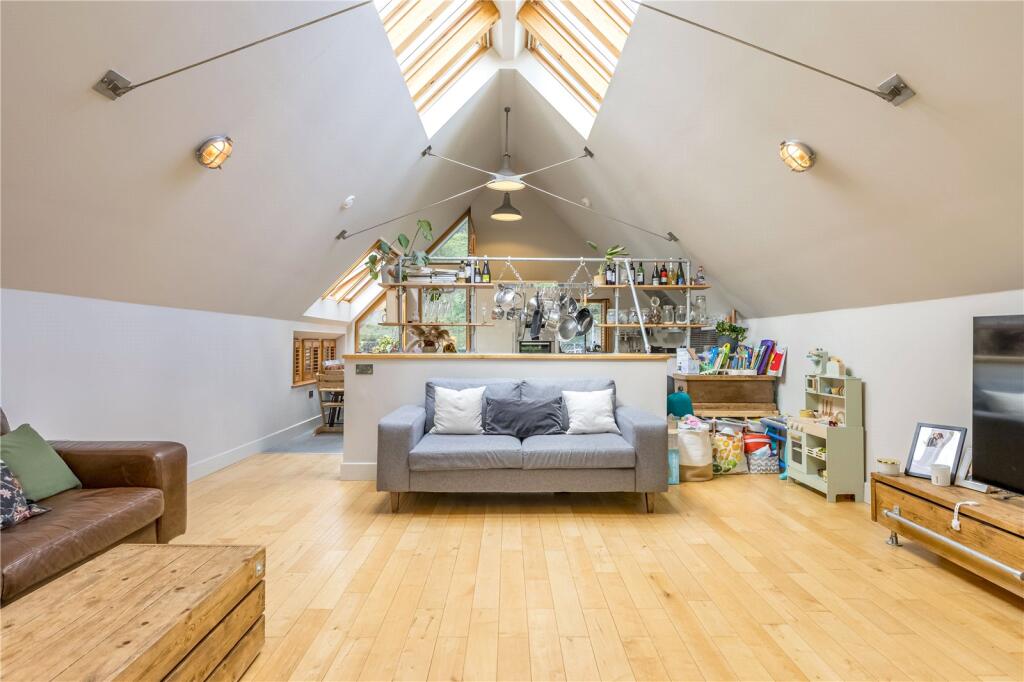 Living &amp; Kitchen