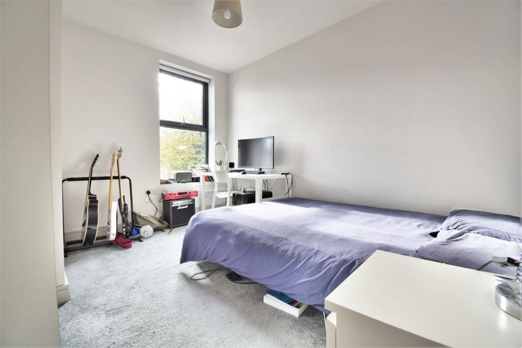 Bedroom 1.jpg