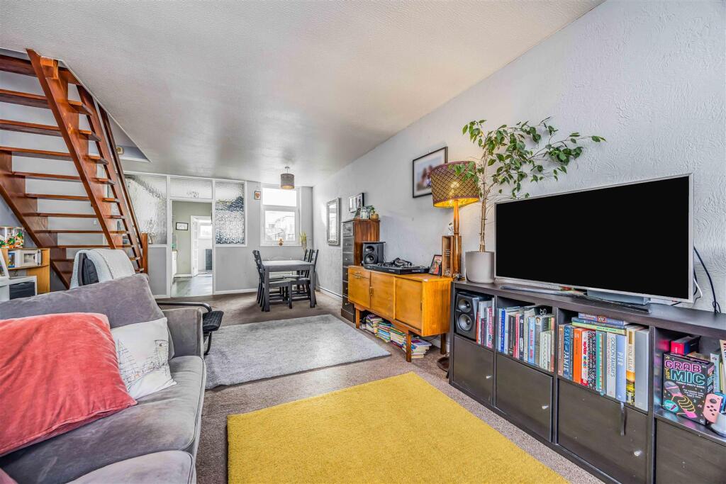 153 Landguard Road, Southsea-Small-PorticoMarketin