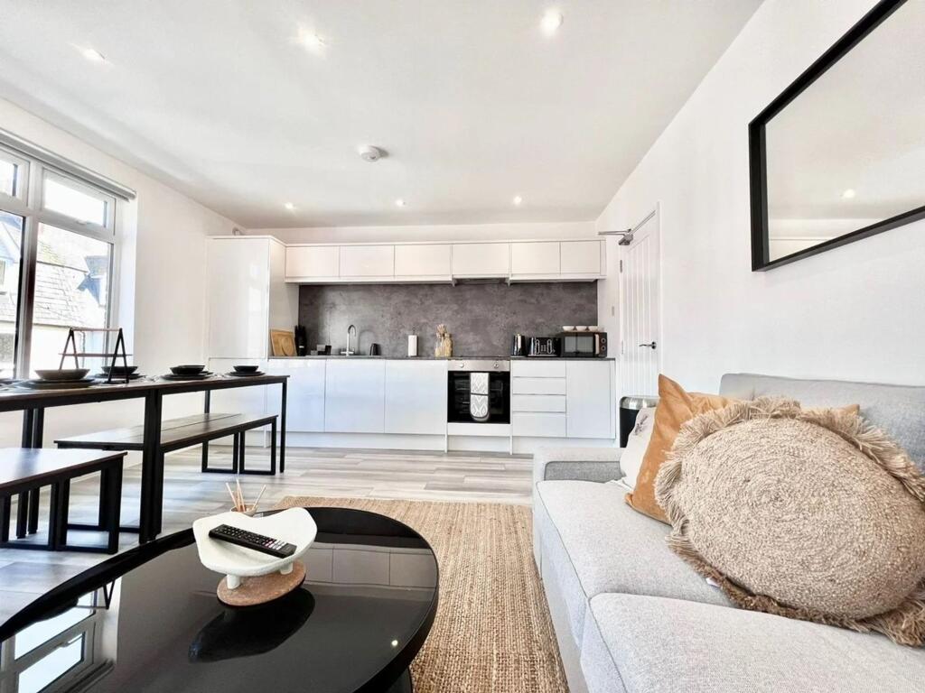 Open Plan Living Area &amp; Kitchen